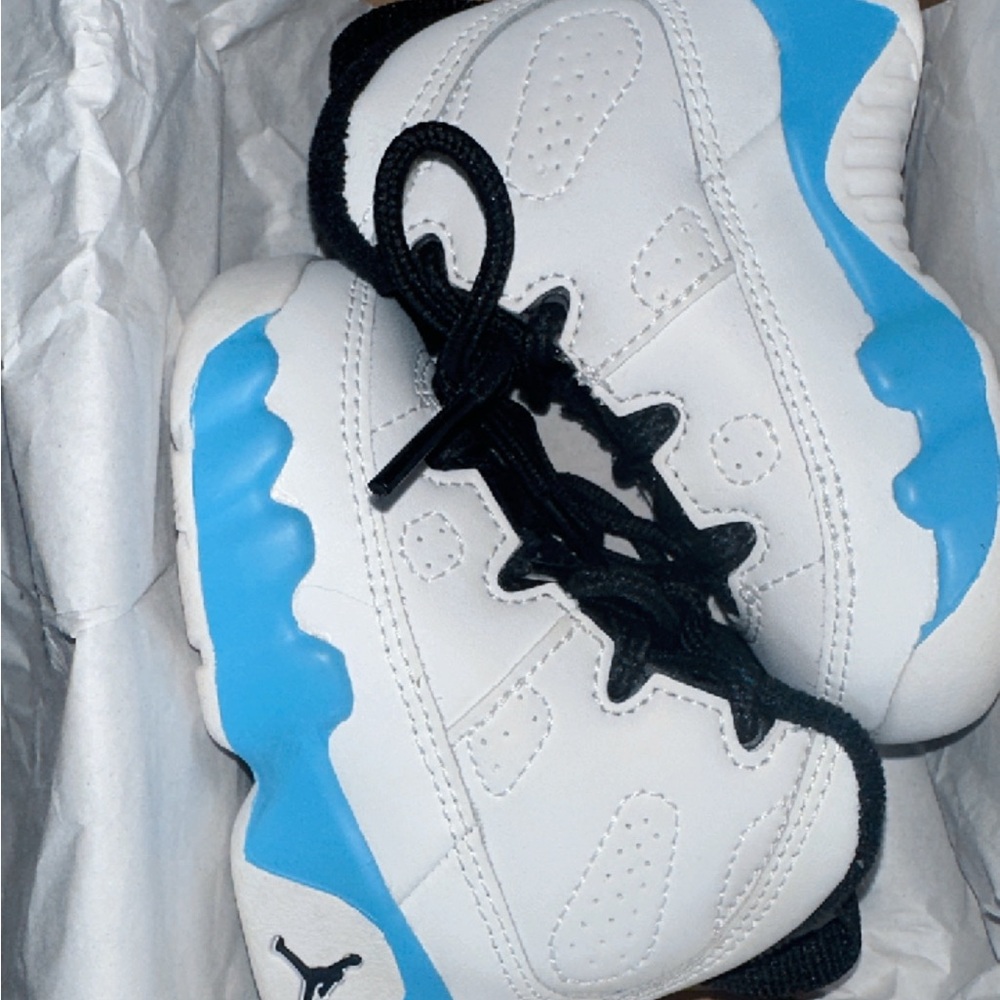 Jordan Women's Sneakers in White and Blue